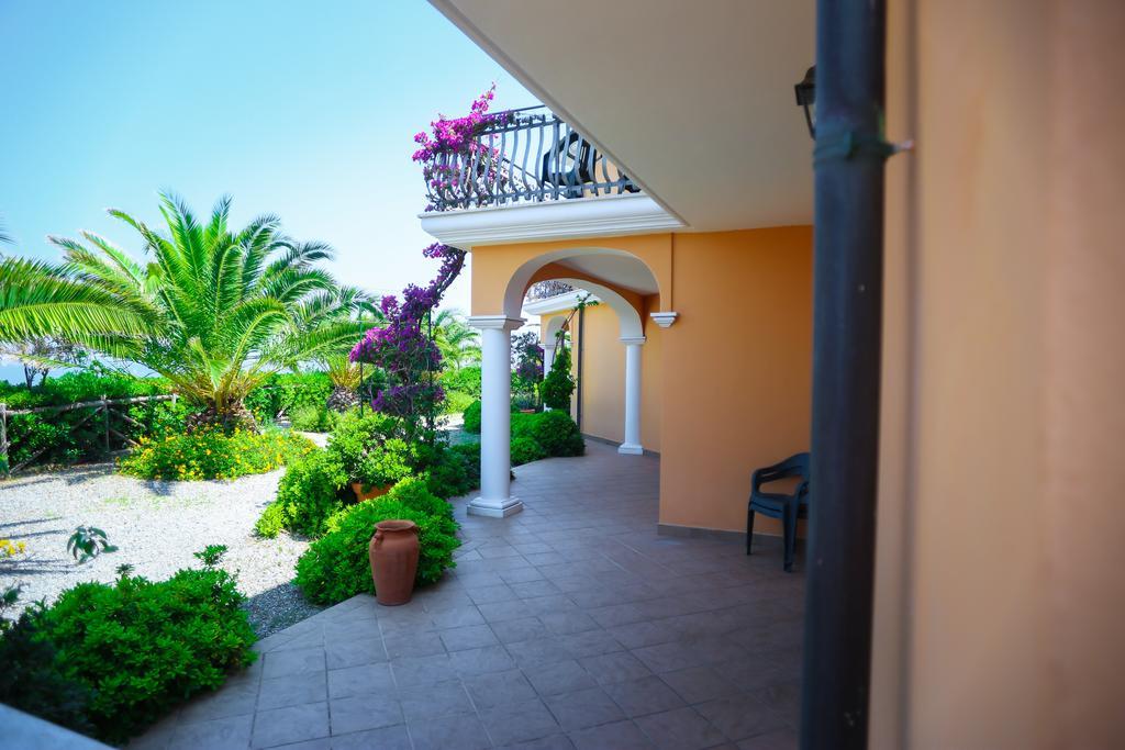 Villaggio Hotel Lido San Giuseppe Бриатико Екстериор снимка