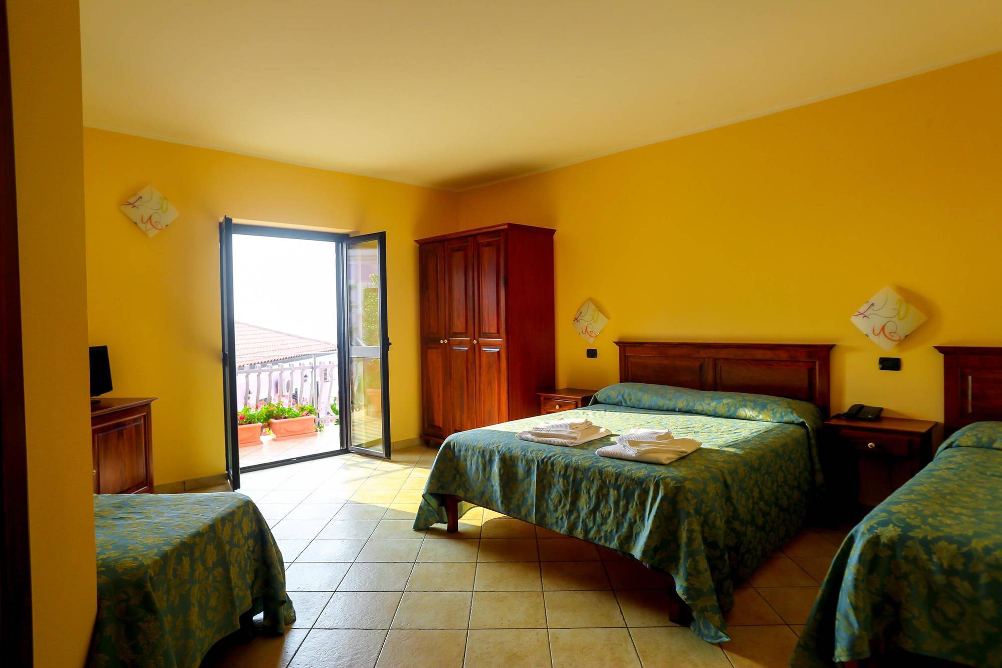 Villaggio Hotel Lido San Giuseppe Бриатико Екстериор снимка